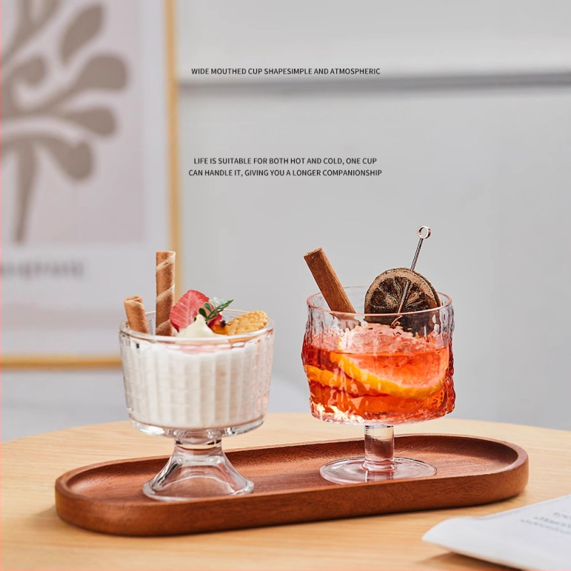 Üvegből készült goblet nyitott faragással, modern minimalista dizájn, hidegen tartja az italokat, kerek, egyrétegű desszertpohár