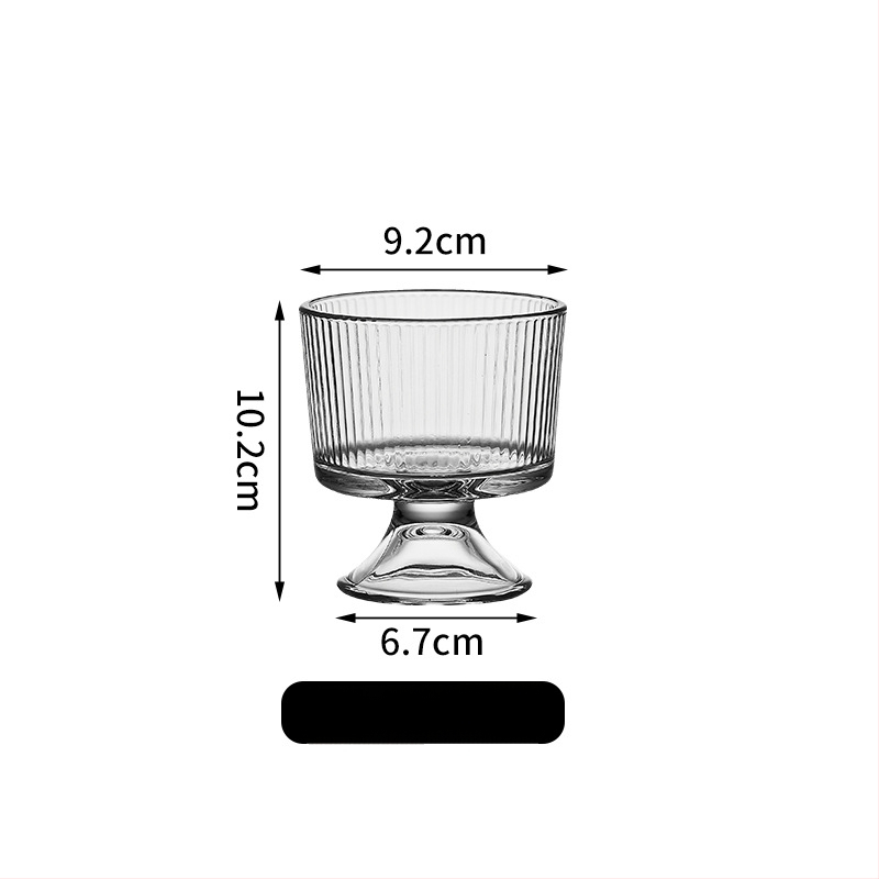 Üvegből készült goblet nyitott faragással, modern minimalista dizájn, hidegen tartja az italokat, kerek, egyrétegű desszertpohár