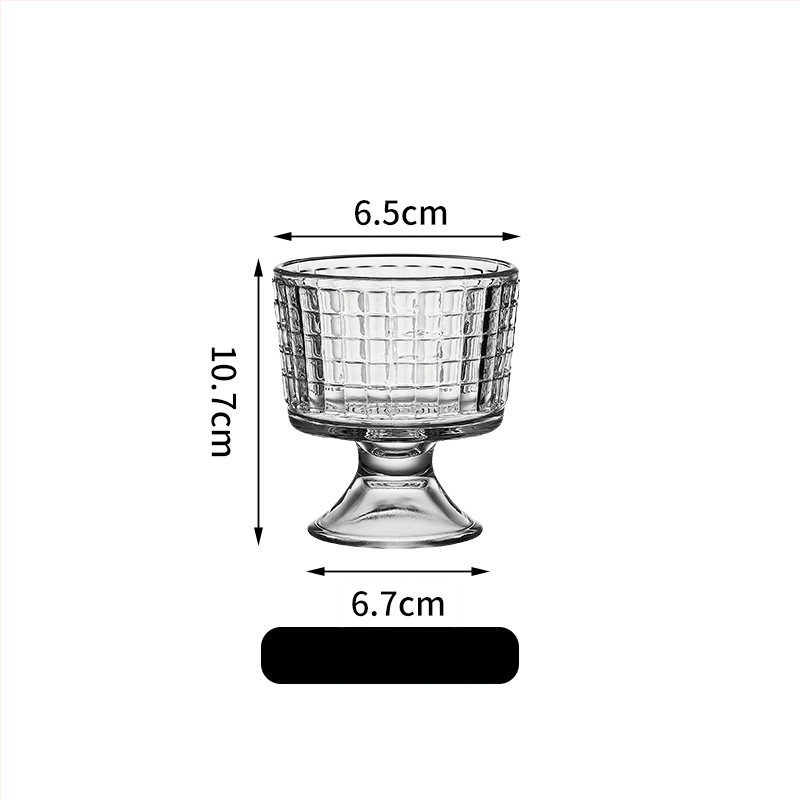 Üvegből készült goblet nyitott faragással, modern minimalista dizájn, hidegen tartja az italokat, kerek, egyrétegű desszertpohár