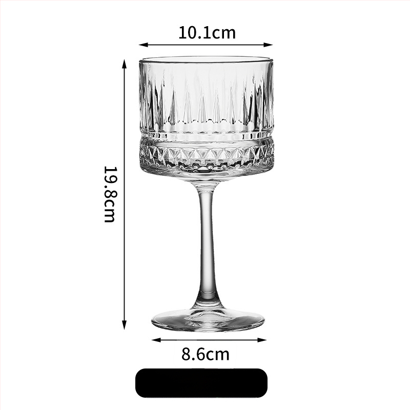 Üvegből készült goblet nyitott faragással, modern minimalista dizájn, hidegen tartja az italokat, kerek, egyrétegű desszertpohár