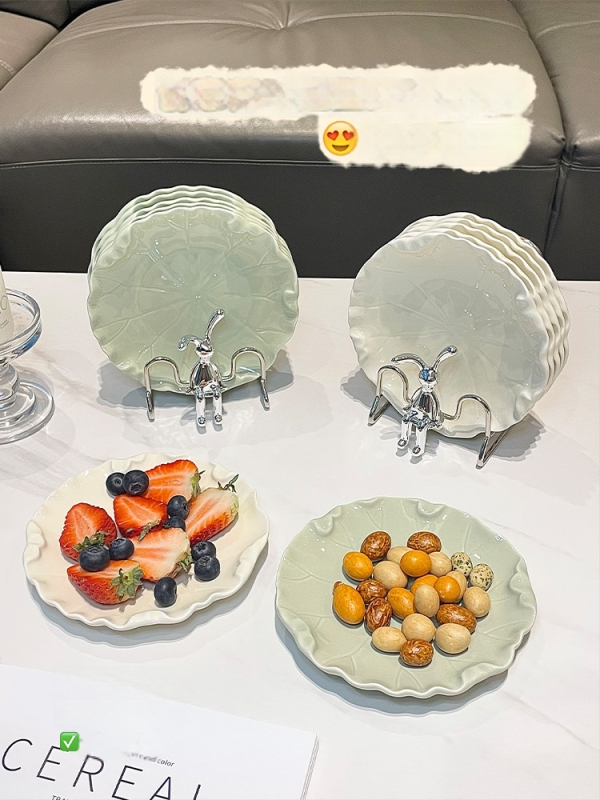 Porcelán falatkás tál, skandináv stílus, szabálytalan forma, egyszerű mintázat