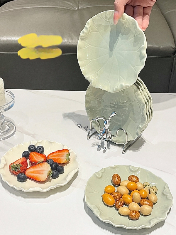 Porcelán falatkás tál, skandináv stílus, szabálytalan forma, egyszerű mintázat