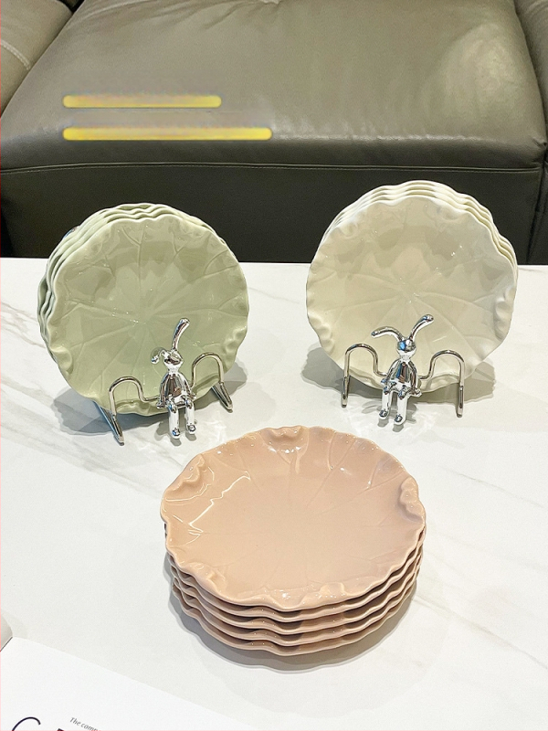 Porcelán falatkás tál, skandináv stílus, szabálytalan forma, egyszerű mintázat