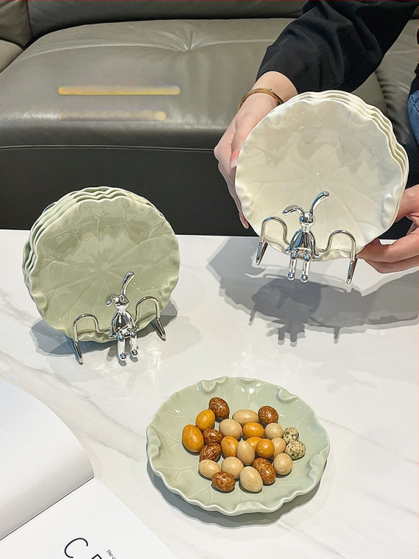 Porcelán falatkás tál, skandináv stílus, szabálytalan forma, egyszerű mintázat