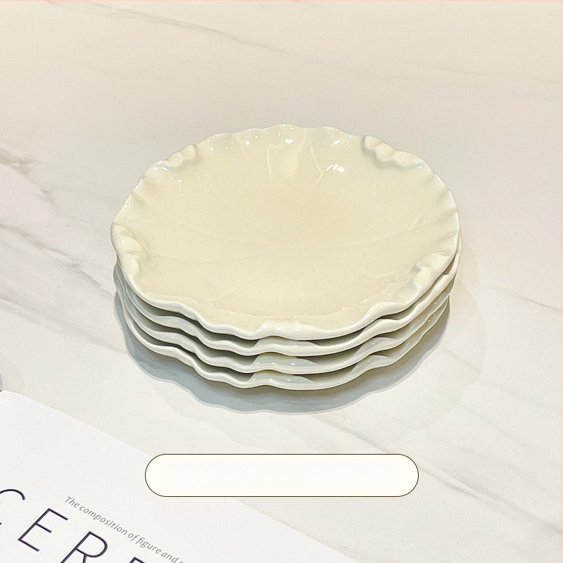 Porcelán falatkás tál, skandináv stílus, szabálytalan forma, egyszerű mintázat