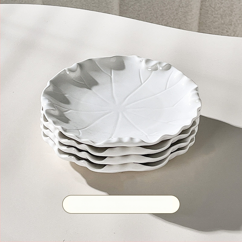 Porcelán falatkás tál, skandináv stílus, szabálytalan forma, egyszerű mintázat