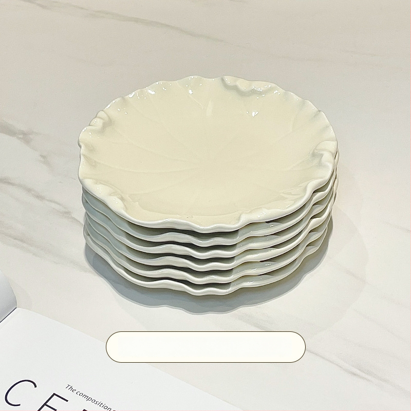 Porcelán falatkás tál, skandináv stílus, szabálytalan forma, egyszerű mintázat