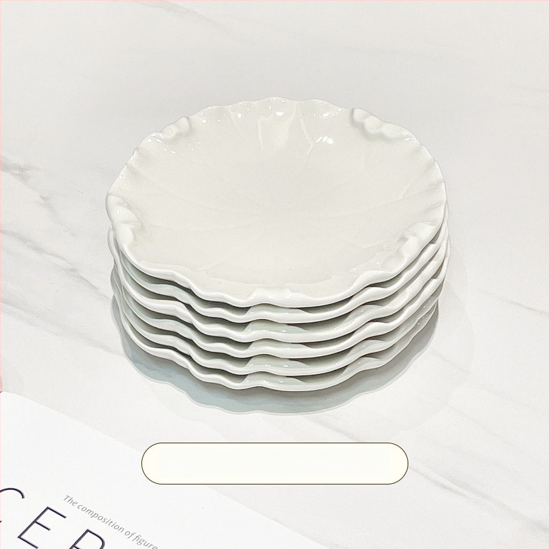 Porcelán falatkás tál, skandináv stílus, szabálytalan forma, egyszerű mintázat