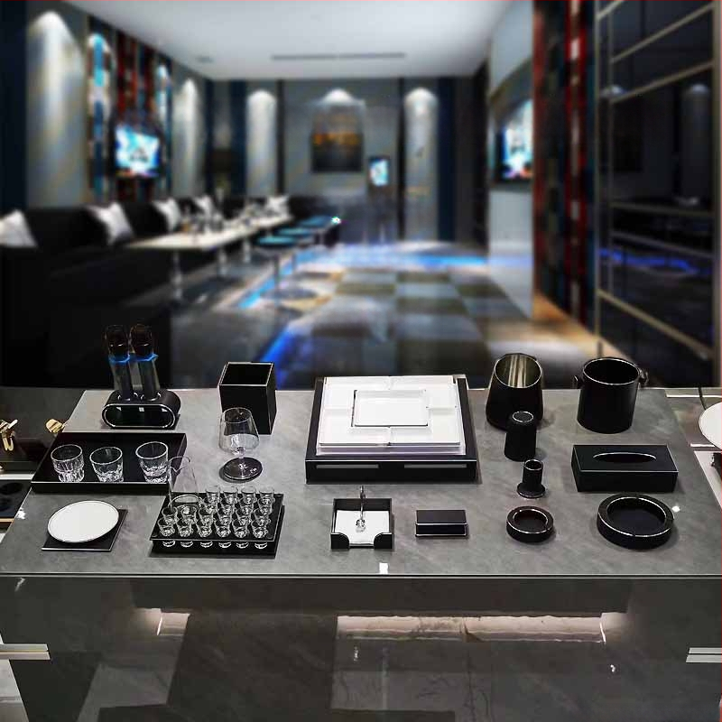 Μεταλλικό επιτραπέζιο σετ KTV: βάση μικροφώνου, θήκη χαρτοπετσετών, τασάκι και φωτιζόμενη βάση για φρούτα