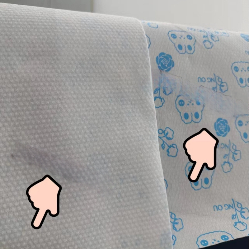 Еднократна кърпа за фризьорски салон, водоустойчива подплата за рамо, от дървесни влакна, 140 g, абсорбция на вода 0–5 s, възможност за персонализиране и печат на лого