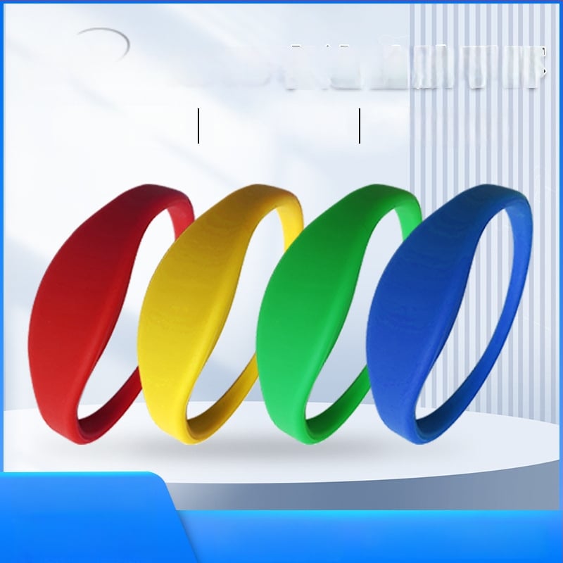 NFC/RFID silikona rokassprādze – viedkarte ar 1K atmiņu, tuvuma lasīšana, -30 līdz +80°C, piekļuve zālei, apmeklējums un skolas maksājumi