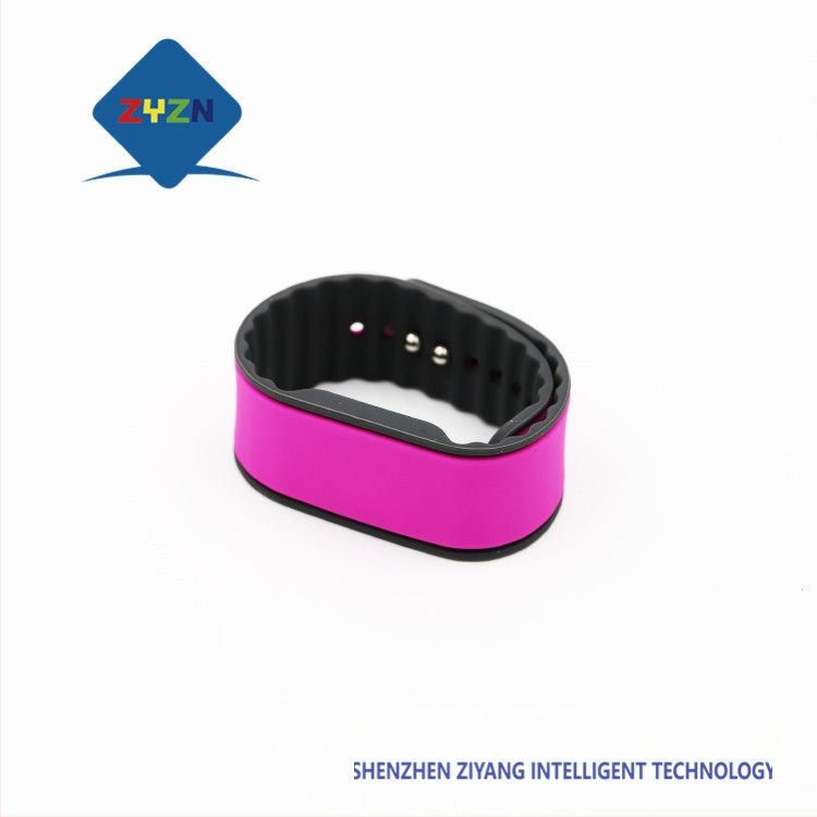 RFID ovāla silikona rokassprādze – ūdensizturīga, korozijizturīga, augstas temperatūras izturība, bezkontakta IC karte (1024 datu glabāšana, -20 līdz 220°C, 100k ieraksti/izdzēšana)