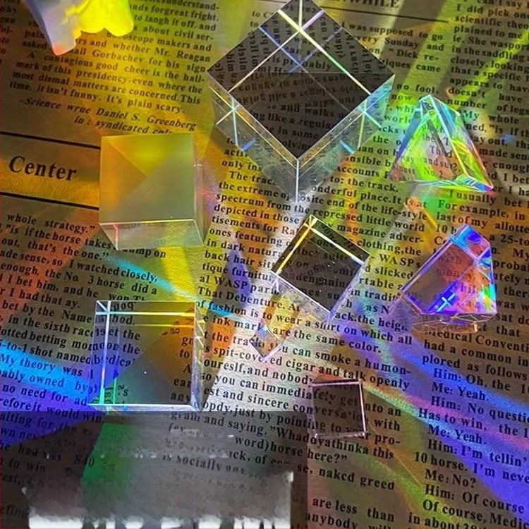 Päikesekütja lauale – kuubilise geomeetrilise kujuga, vitraažkristall, sulatusprotsess, kohandatav kingitus