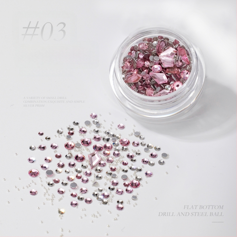 Nagų dailės nepravilūs formos kristalai: rinkinys mini kristalų, metalinių karoliukų ir plokščia pagrindo kristalų; spindintys kristalai, iridiscencijos paviršius; Medžiagos: metalas, kristalai, stiklas