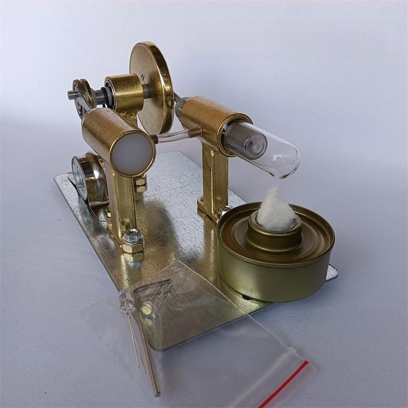 Stirlingi mootori mängumudel, metallkonstruktsiooniga, sobiv 61+ vanusele, hariv aurumasina demonstratsioon