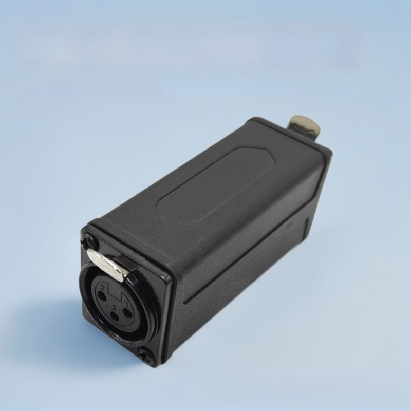 3-žilni audioprodužni adapter: ženski–ženski i muški–muški konektori za mikrofon i zvučnu karticu