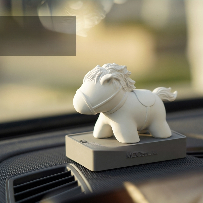 Godina Konja 2026: ukras za ploču automobila s aromaterapijskom pastom — zodijanski pony figurica