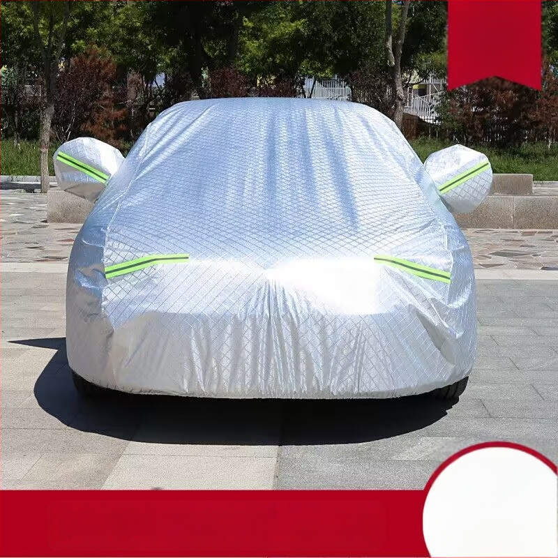 Pokrov automobila s debelim aluminijskim filmom, otporan na ogrebotine, cijele sezone vodootporan i UV zaštita