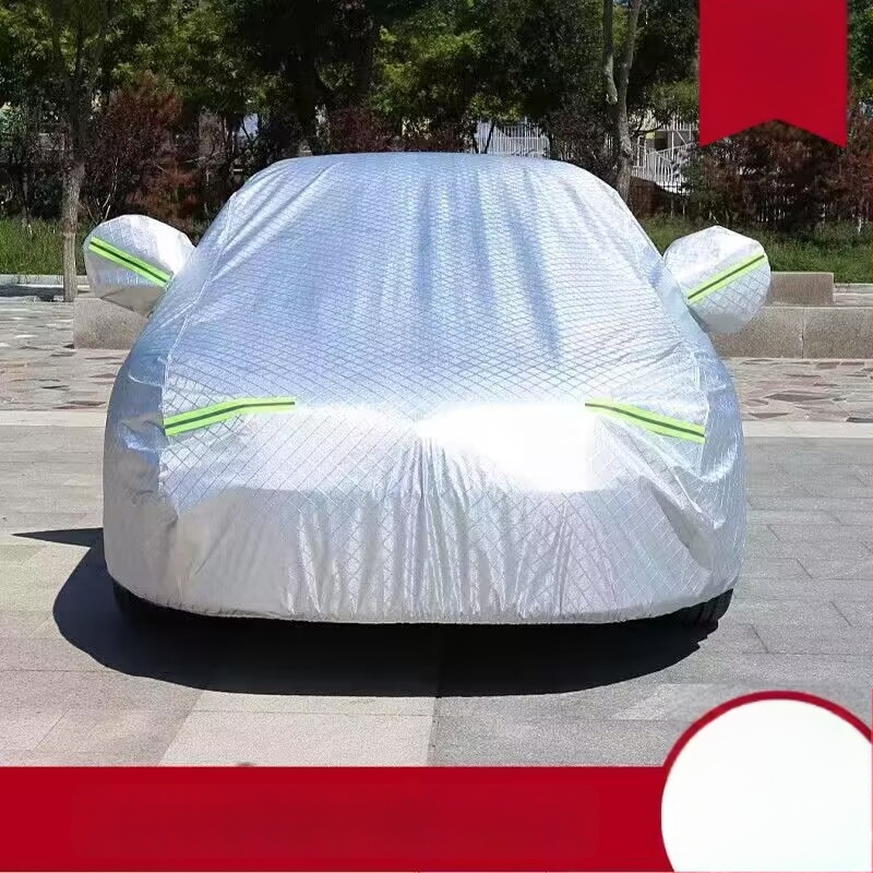 Pokrov automobila s debelim aluminijskim filmom, otporan na ogrebotine, cijele sezone vodootporan i UV zaštita