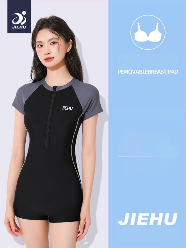 Ženski jednodijelni kupaći kostim, vrhunske kvalitete, laskav kroj, konzervativan stil, pogodan za plivanje i spa