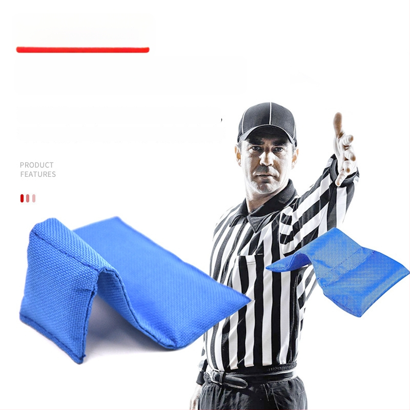 Kaznena zastavica i plave vrećice arbitra za trening nogometa i drugih loptaških sportova