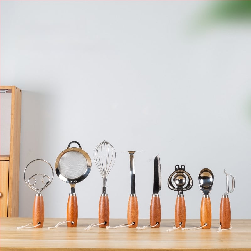 Jueshi Bățător pentru ouă cu mâner din lemn și separator de gălbenuș – Instrument din oțel inoxidabil, cu suport staționar, pentru bătut ouă, separare gălbenuș și filtrare pentru hrana bebelușilor