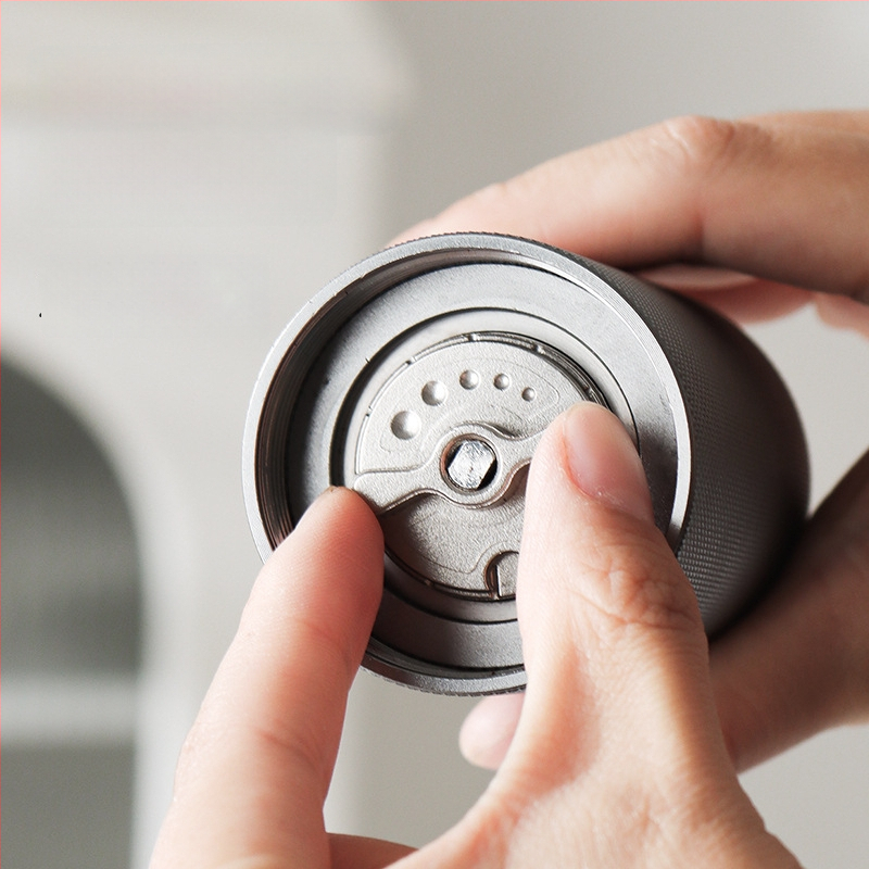 Χειροκίνητος κόφτης καφέ για οικιακή χρήση, Angmi, μοντέρνος μινιμαλιστικός σχεδιασμός, εκτυπωμένο λογότυπο, δυνατότητα παραμετροποίησης, κυκλοφόρησε το 2024