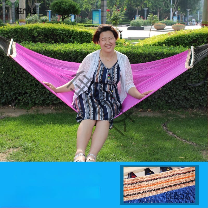 Kültéri, légáteresztő hálós függőágy kempingezéshez, tartóelem nélkül; felületi anyag: pamut/nylon zsinór.