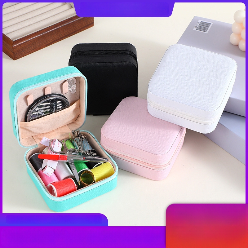 Hordozható zseb-stílusú varrókészlet dobozban – PU bőr, gyöngyös velúr és fém cipzár; Eredet: Jiangsu; Doboz mennyisége: 100 db; Sorozat: varrókészlet