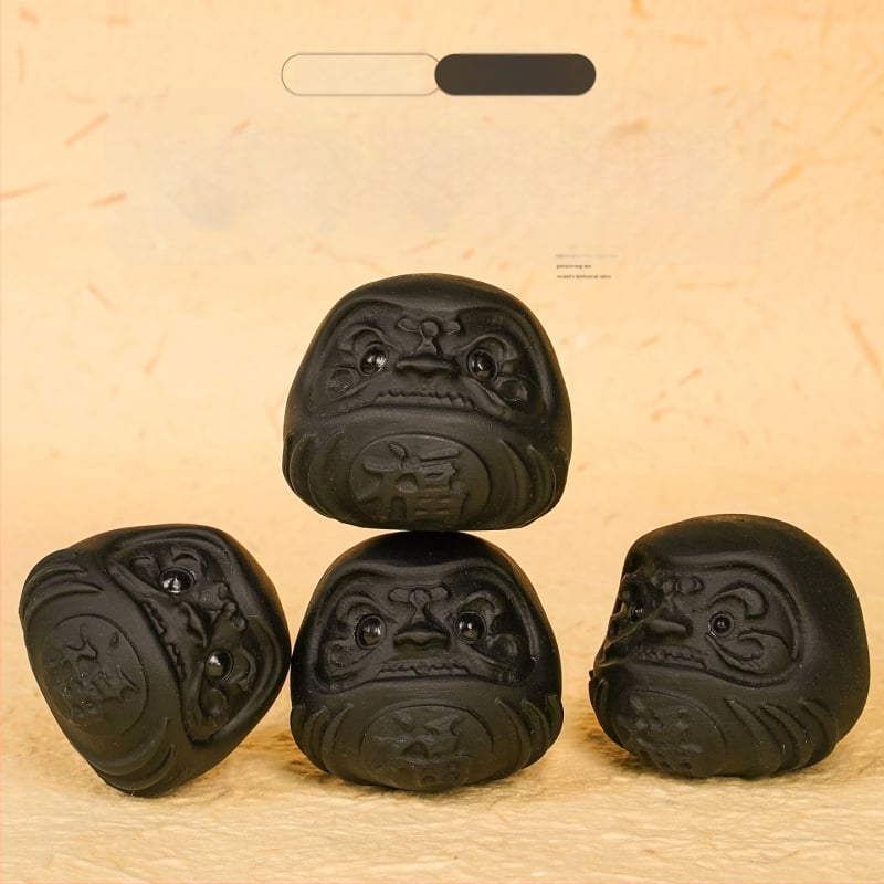 Prirodni kristalni obsidijan Daruma — ručno držani ukras