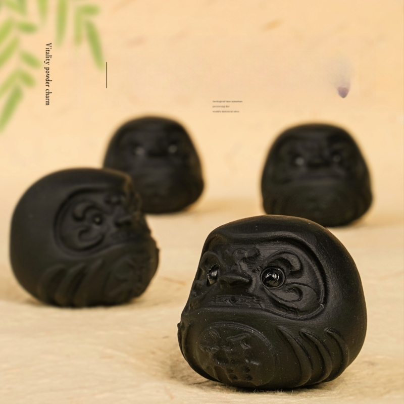 Prirodni kristalni obsidijan Daruma — ručno držani ukras