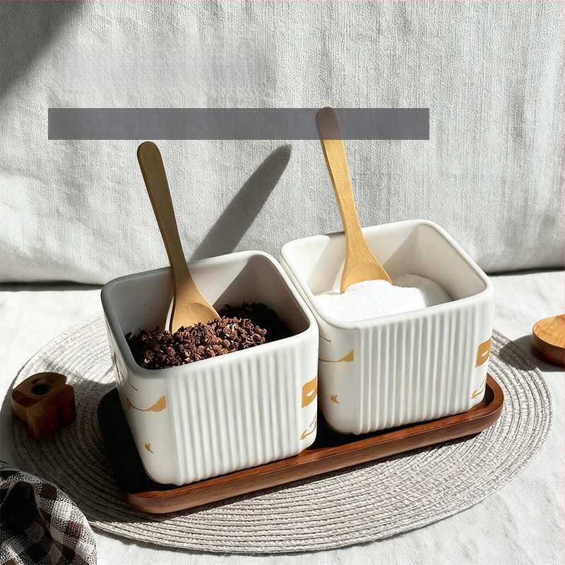 Set ceramic pentru condimente, uz casnic — stil light luxury, design pătrate cu dungi verticale, borcan de sare, imprimare logo și personalizare