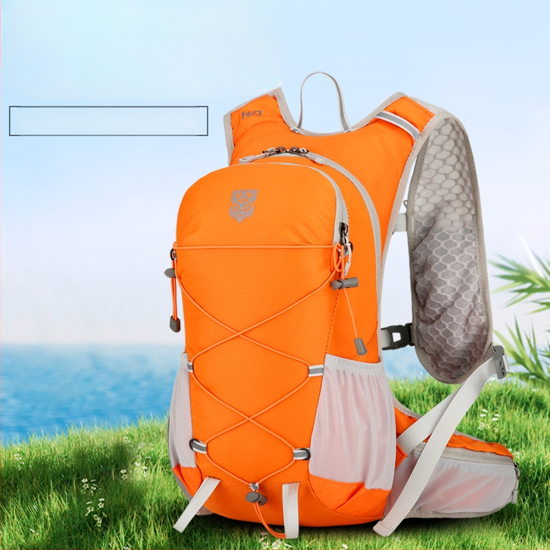 Трекинг раница: водоотблъскваща материя, полиестрова подплата, извити презрамки, унисекс