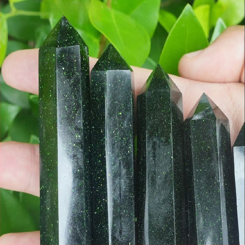 Διακοσμητική κρυστάλλινη στήλη, στήλη με ένα αιχμηρό άκρο, κρυσταλλικό υλικό, μοντέρνο μινιμαλιστικό στυλ