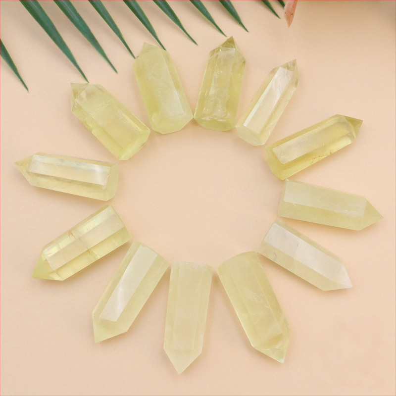 Διακοσμητική κρυστάλλινη στήλη, στήλη με ένα αιχμηρό άκρο, κρυσταλλικό υλικό, μοντέρνο μινιμαλιστικό στυλ