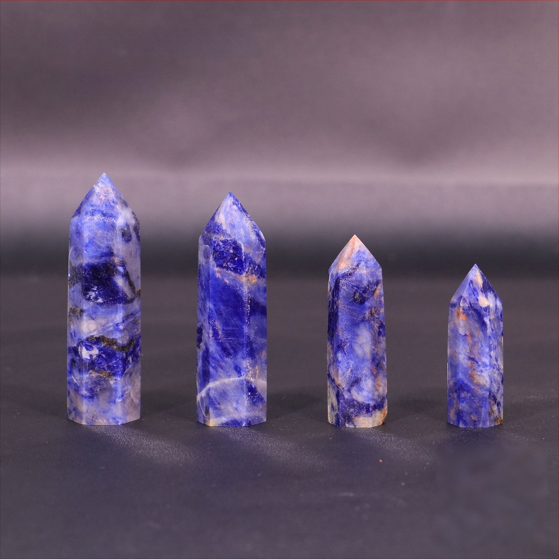 Διακοσμητική κρυστάλλινη στήλη, στήλη με ένα αιχμηρό άκρο, κρυσταλλικό υλικό, μοντέρνο μινιμαλιστικό στυλ