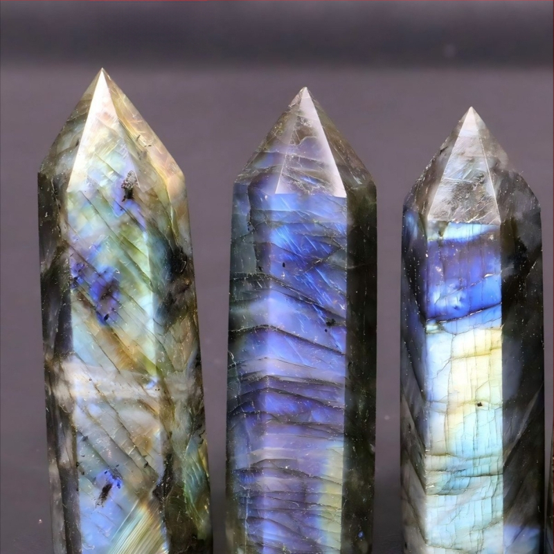 Διακοσμητική κρυστάλλινη στήλη, στήλη με ένα αιχμηρό άκρο, κρυσταλλικό υλικό, μοντέρνο μινιμαλιστικό στυλ