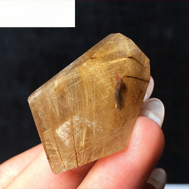 Kristály dísz, titán kristály, csiszolt polyéder, nyers kő