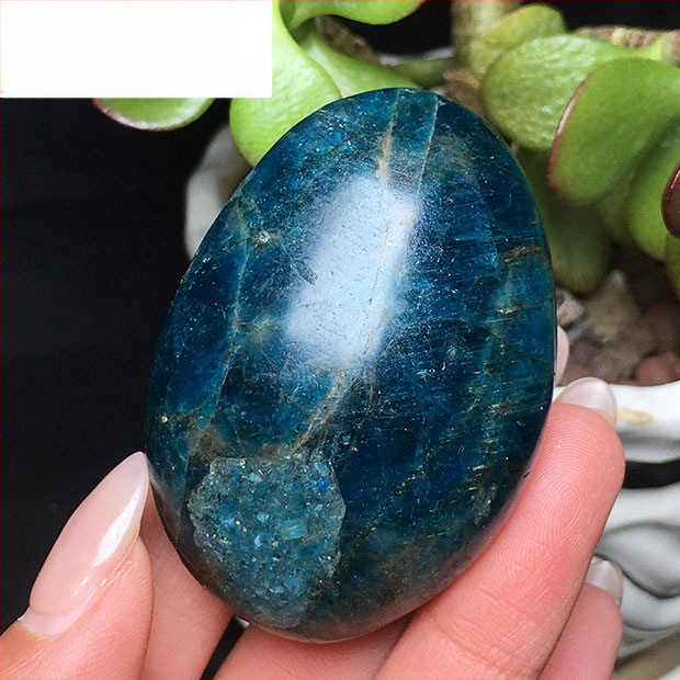 Kézben tartható ásványi példány, polírozott ovális alakú; márka: Other; anyag: foszforos ásvány; testreszabás: Nincs; ajándék: Nem