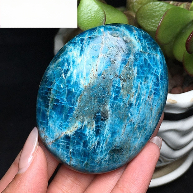 Kézben tartható ásványi példány, polírozott ovális alakú; márka: Other; anyag: foszforos ásvány; testreszabás: Nincs; ajándék: Nem