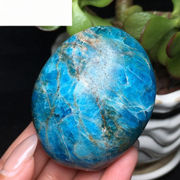 Kézben tartható ásványi példány, polírozott ovális alakú; márka: Other; anyag: foszforos ásvány; testreszabás: Nincs; ajándék: Nem