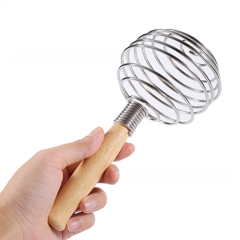 Ručni mućkalica za jaja s drvenom drškom i sferičnom glavom od nehrđajućeg čelika, moderni minimalistički dizajn