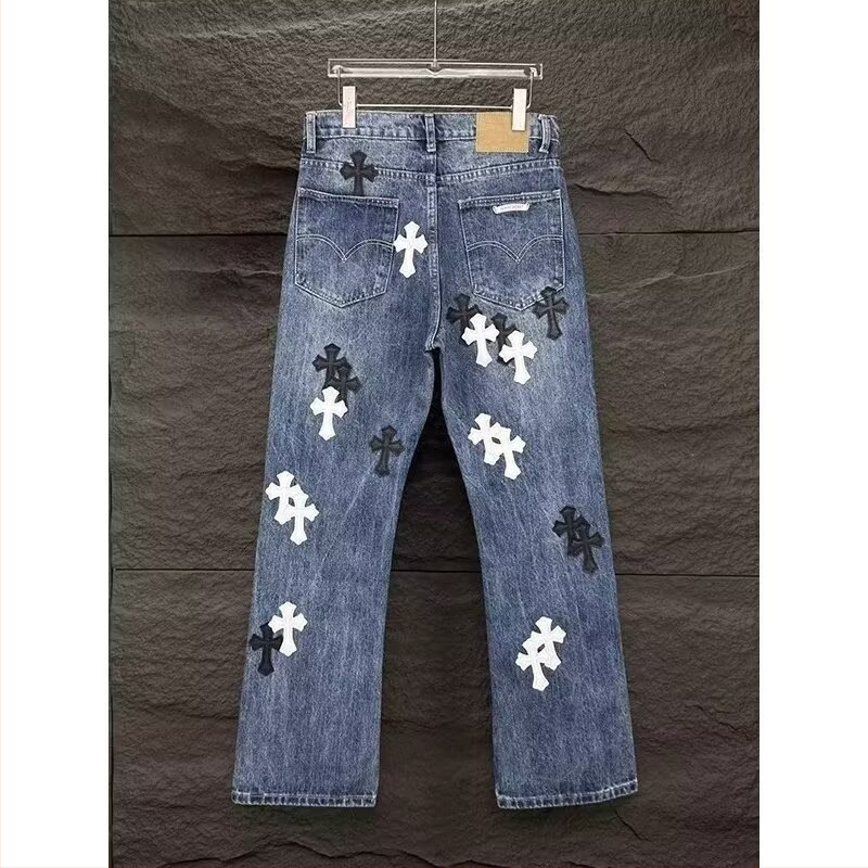 Američki stil, traperice s ravnim krojem, plave boje, vintage pranjem i detaljem križa