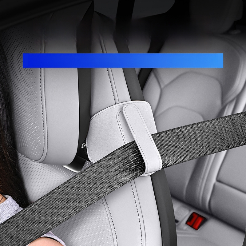 Držač sigurnosnog pojasa automobila – Model 675, sportski držač pojasa, materijal mikrovlakna koža + Velcro + metalna pločica, mogućnost tlač logotipa