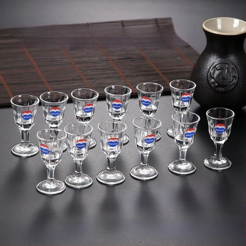 Set od sedam kristalnih čaša za alkohol, male čaše od 10 ml, bijela