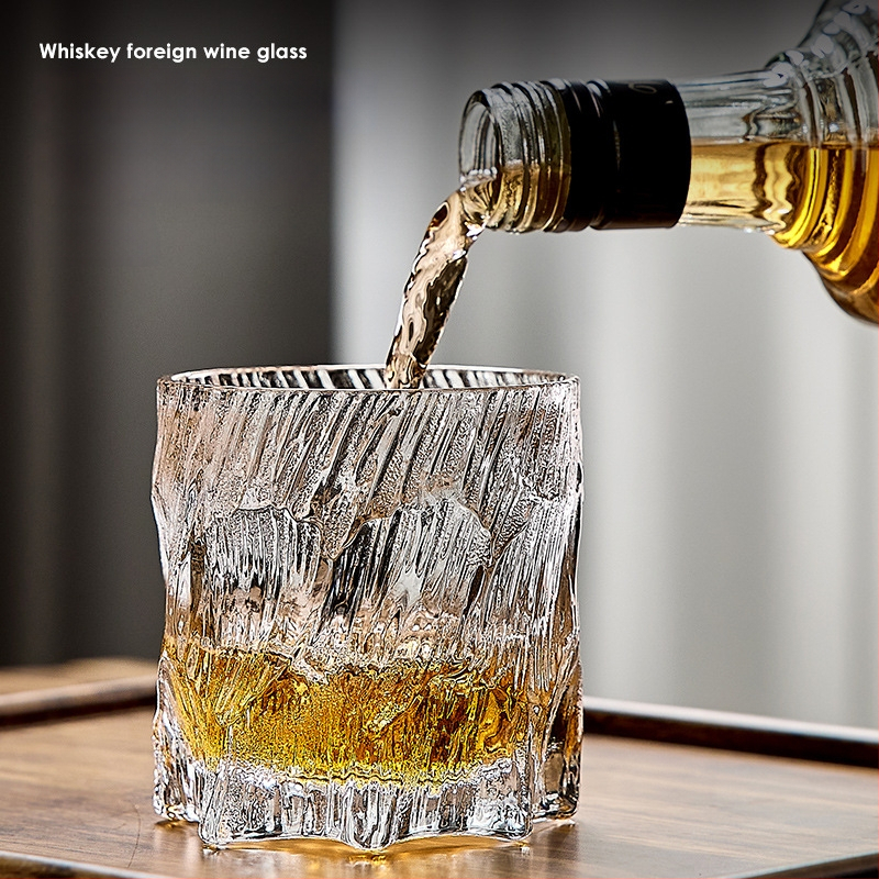 Dva kristalna čaša za whiskey, tekstura glečera, europski stil