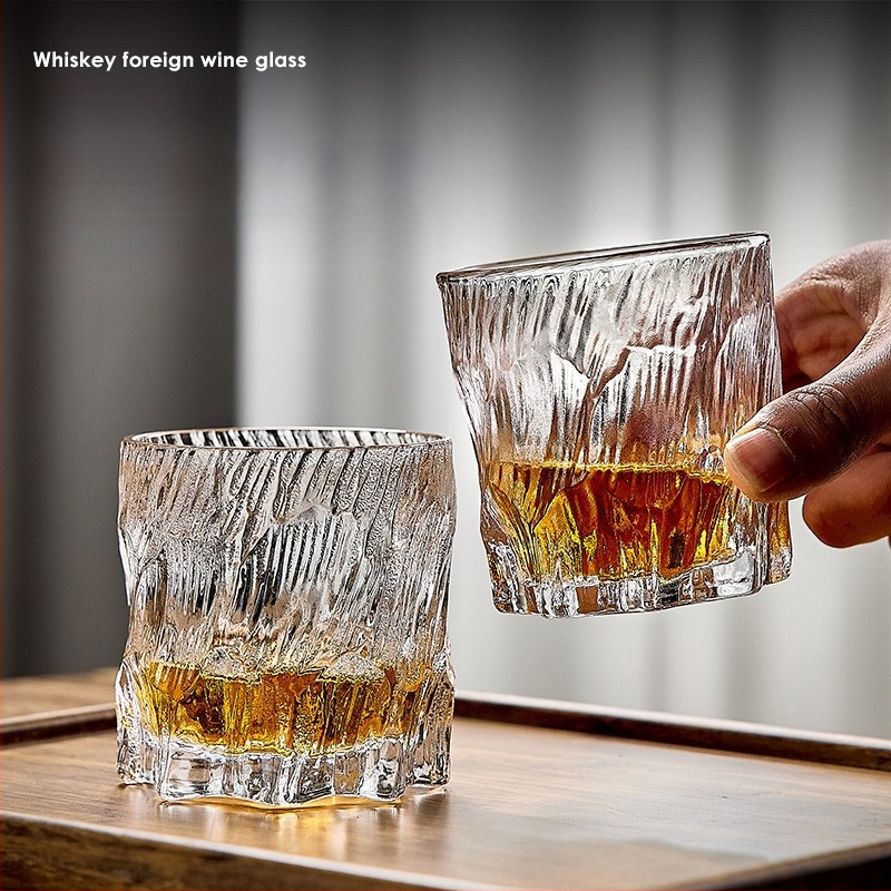 Dva kristalna čaša za whiskey, tekstura glečera, europski stil