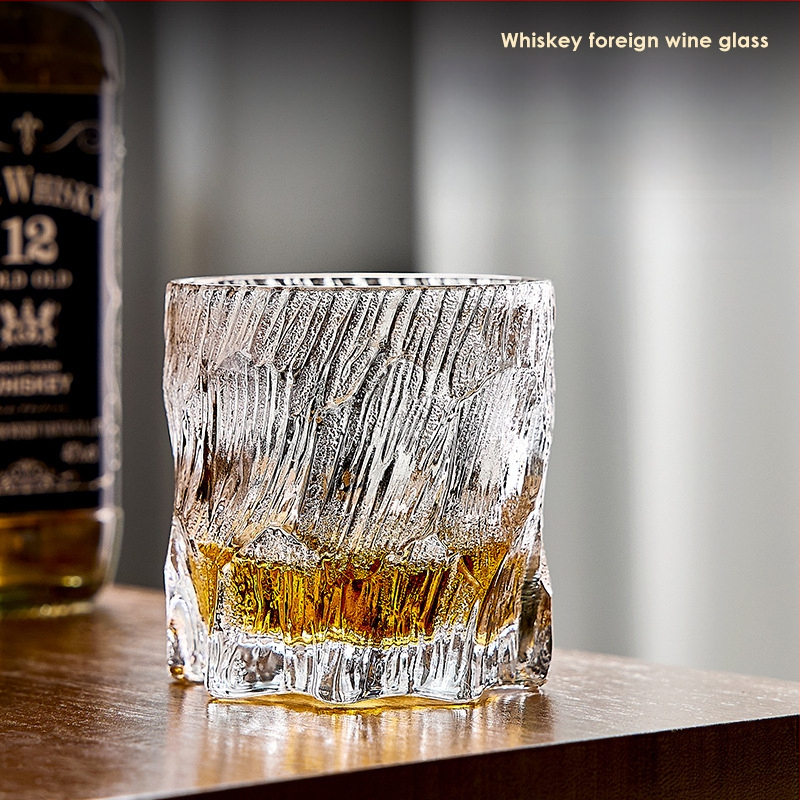 Dva kristalna čaša za whiskey, tekstura glečera, europski stil