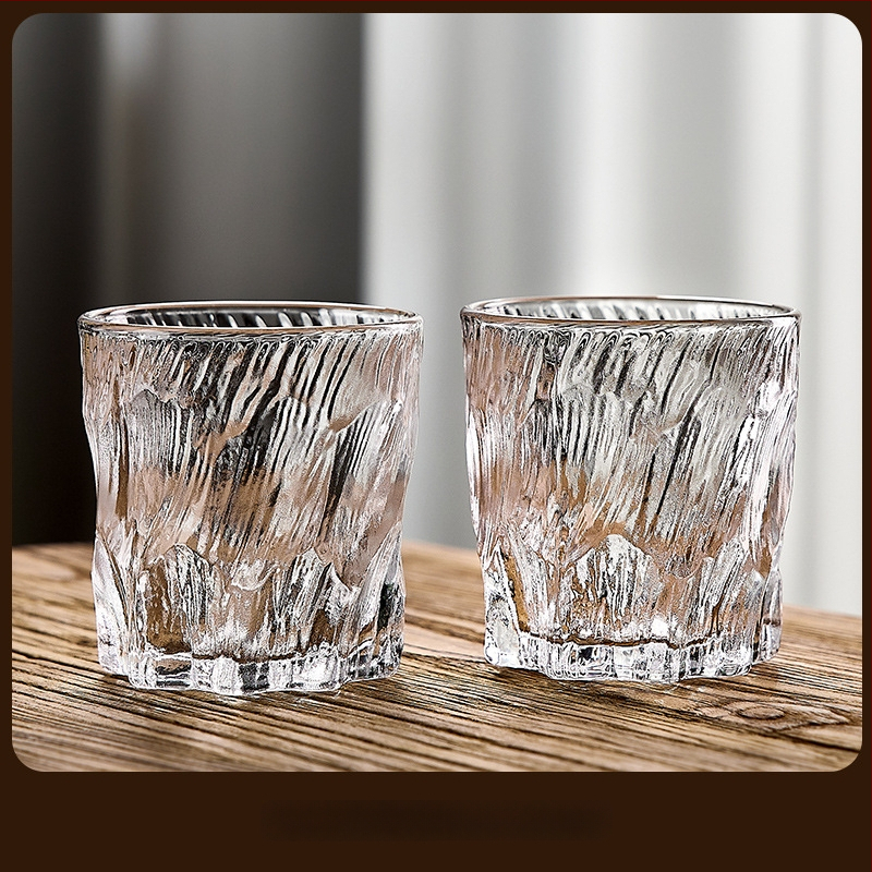 Dva kristalna čaša za whiskey, tekstura glečera, europski stil