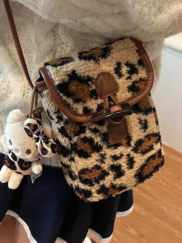 Moderna ženska torbica za telefon u korejskom stilu s leopard printom, pliš materijal, crossbody s blok boja za svakodnevno nošenje.